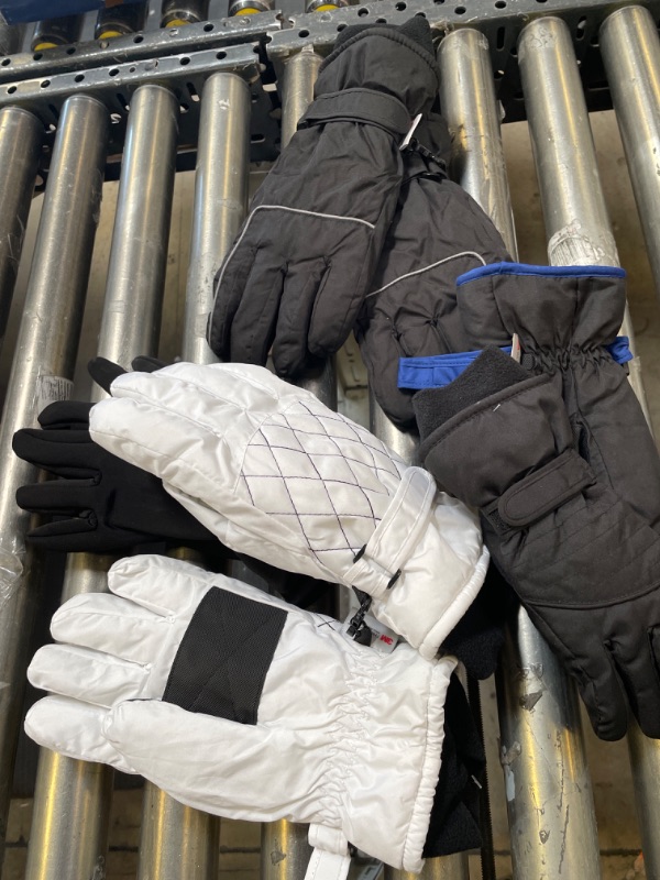 Photo 1 of BUNDLE OF SNOW GLOVES VARIOUS SIZES AND COLORS NO RETURN FOR THIS PRODUCT.