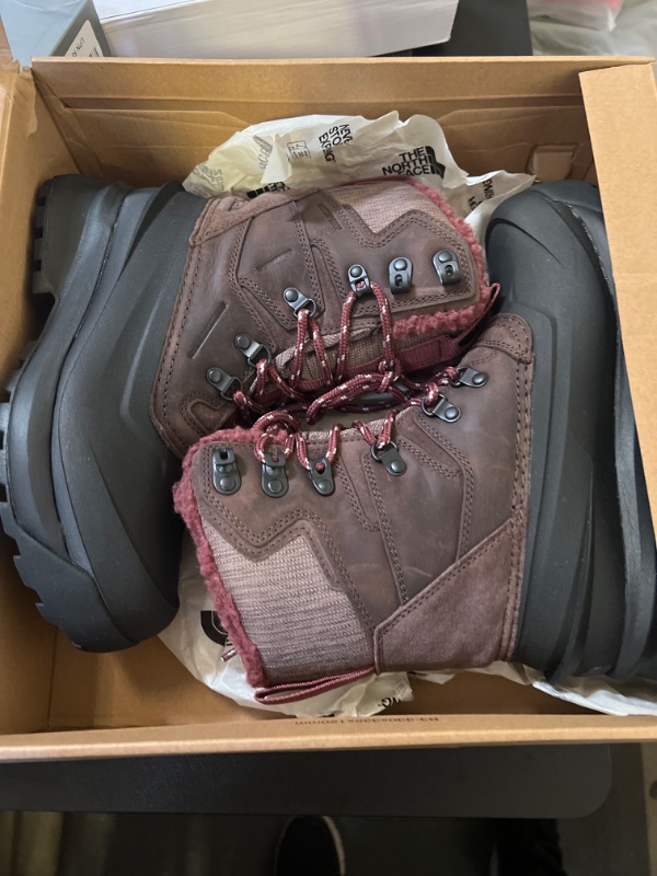 Photo 2 of SIZE 7 
THE NORTH FACE Women's Chilkat 400 Insulated Snow Boot