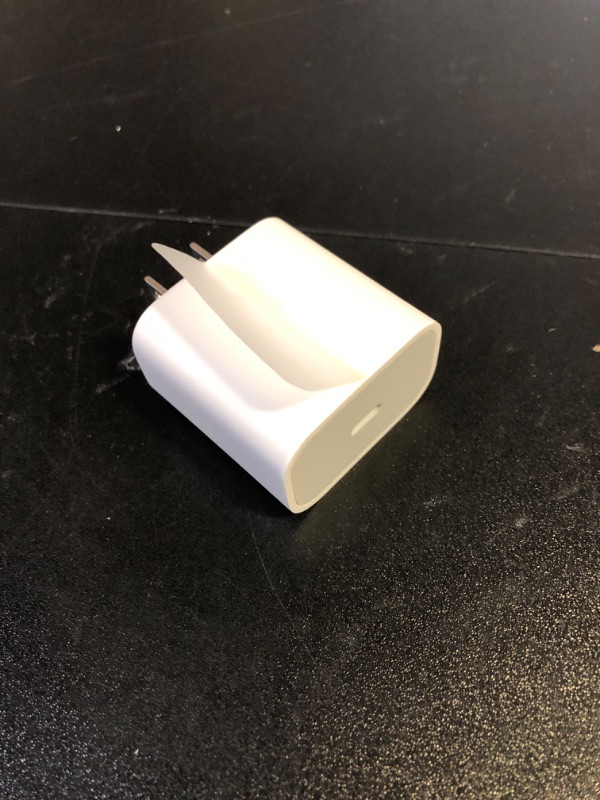 Photo 4 of  APPLE 20W USB-C Power Adapter
