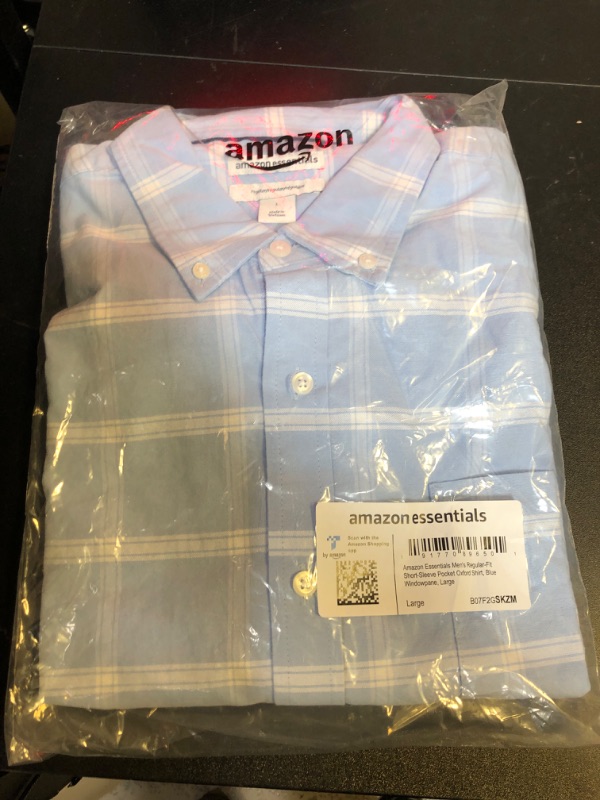 Photo 2 of Amazon Essentials Men's Regular-Fit Short-Sleeve Pocket Oxford Shirt Large Blue, Windowpane