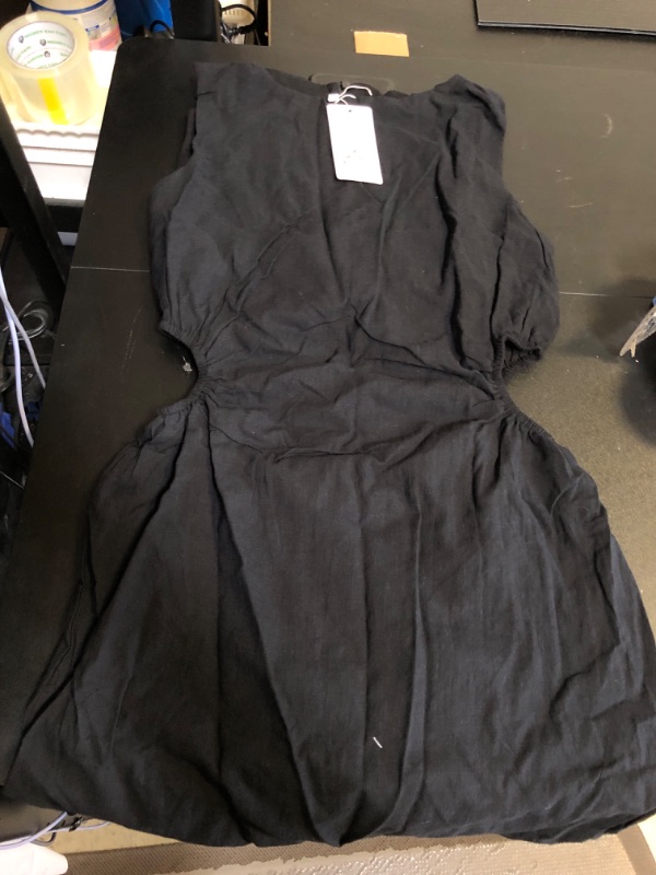 Photo 1 of WOMENS DRESS
SIZE SMALL (BLACK)