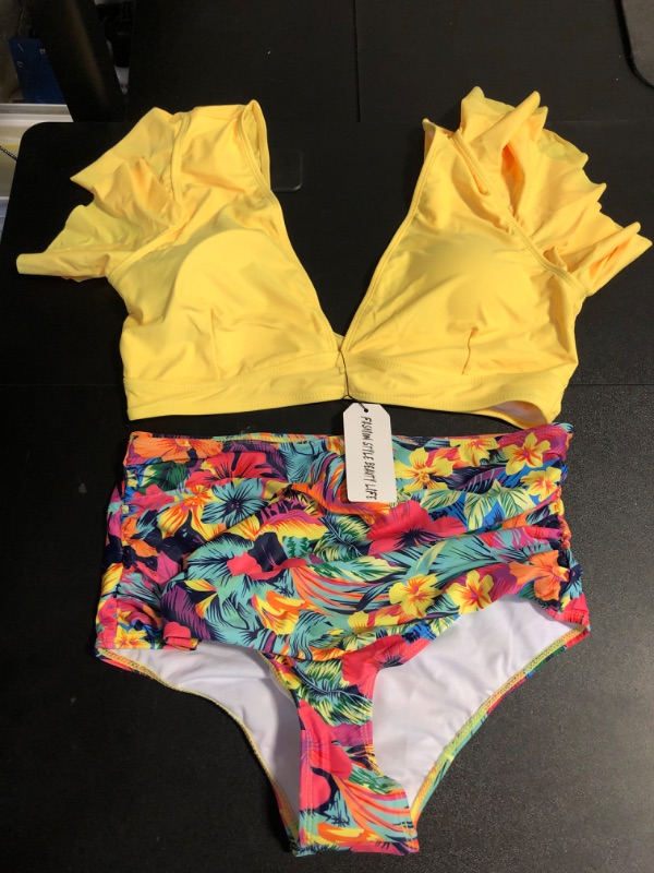 Photo 1 of WOMENS TWO PIECE SWIMSUIT SET SIZE XL 