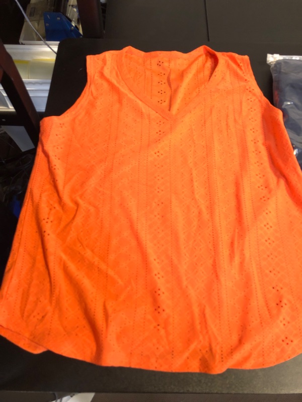 Photo 1 of WOMEN'S TOP SIZE XL 