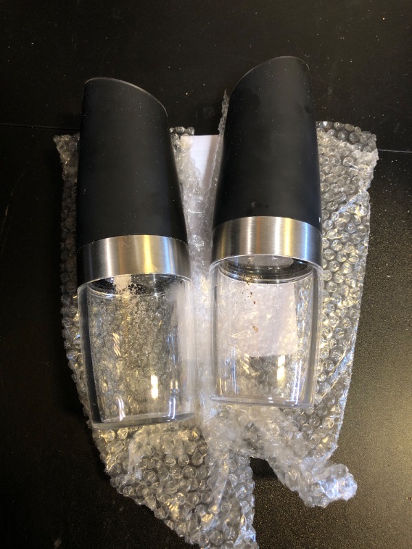 Photo 1 of ELECTRIC PEPPERMILL SET 2PCS 