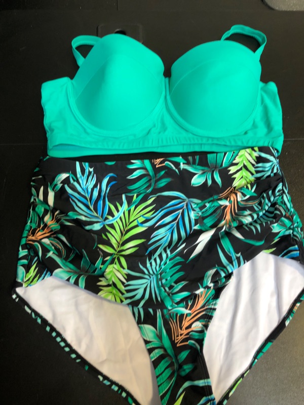 Photo 1 of  WOMENS TWO PIECE SWIMSUIT SET SIZE 2XL 