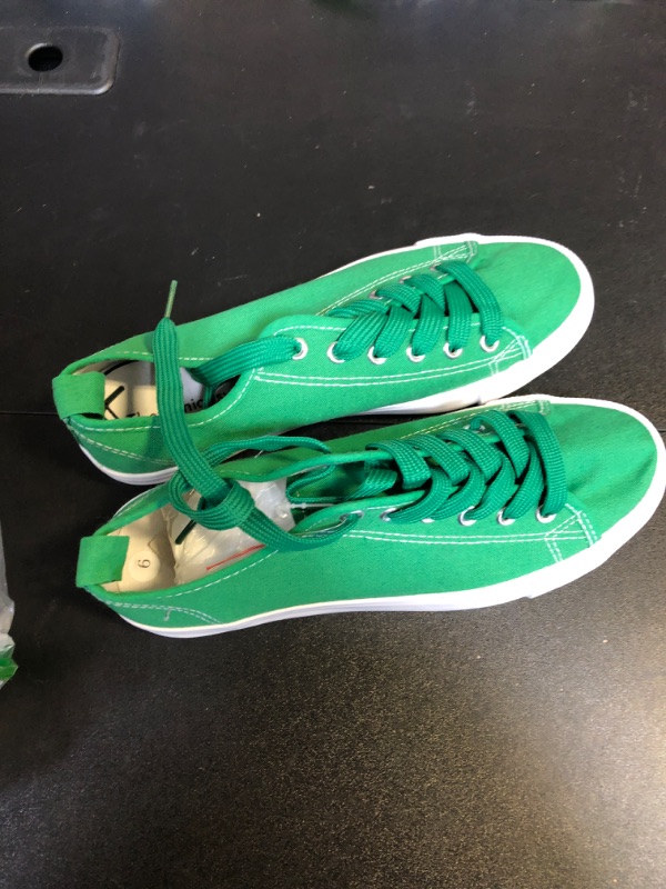 Photo 1 of WOMENS SHOES
SIZE 9 (GREEN)