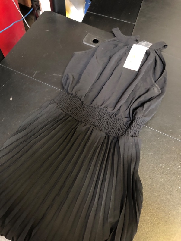 Photo 1 of WOMEN'S DRESS
SIZE SMALL (BLACK)