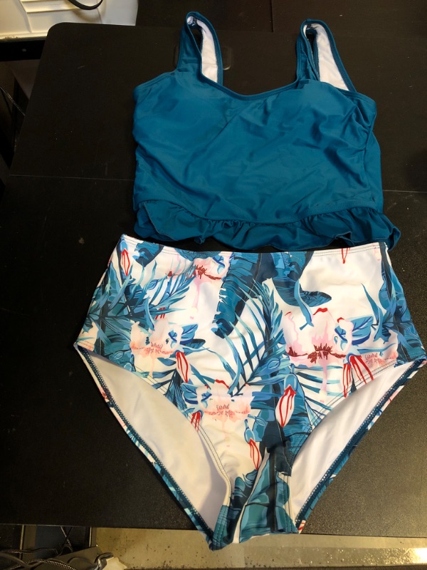 Photo 1 of WOMEN'S TWO PIECE SET
SIZE MEDIUM 