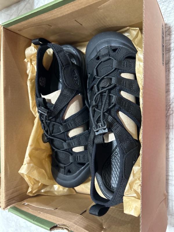 Photo 1 of KEEN Women's Newport H2 Closed Toe Water Sandals - 7
