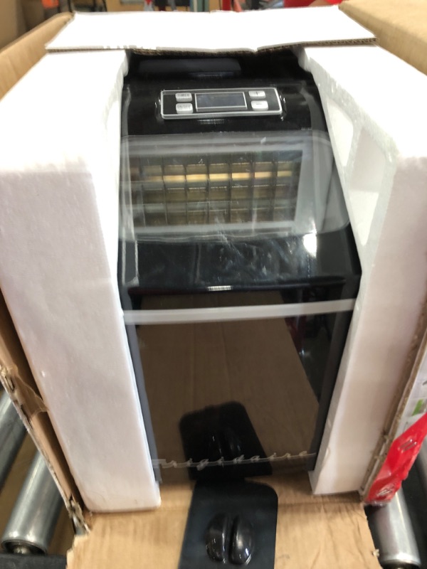 Photo 2 of 11.3" 40-Lb. Freestanding Icemaker (USED)