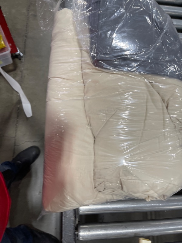 Photo 1 of TWIN SIZED COMFORTER
