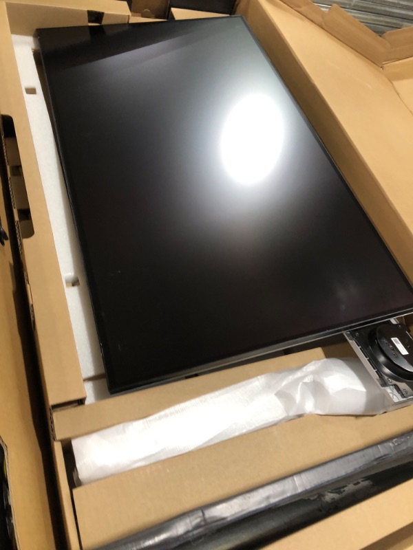 Photo 3 of Dell UltraSharp U3223QE 31.5" 4K UHD LCD Monitor - 16:9 - 32" Class - 3840 x 2160