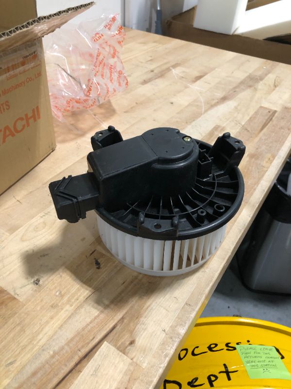 Photo 4 of 24V Blower Motor 272700-5790 XB00001057 116360-0030 BM3854 for Hitachi ZX210K-5G ZX240-5G ZX250-5G Komatsu PC200-8M0 Excavator A/C Blower Motor Spare Parts