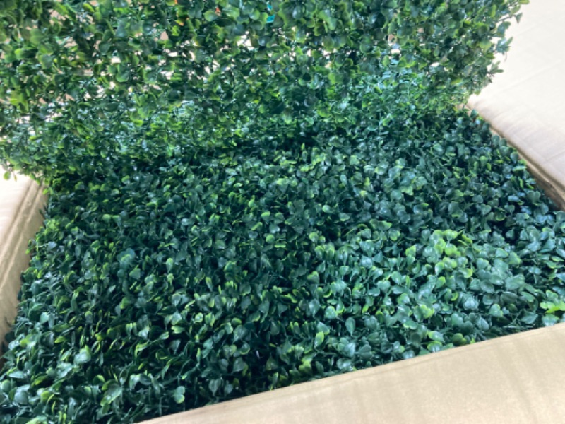 Photo 3 of ****USED*** Sunnyglade 12 Pieces 20"x 20" Artificial Boxwood Panels Topiary Hedge Plant, Privacy Hedge Screen Sun Protected Suitable for Outdoor, Indoor, Garden, Fence, Backyard and Decor (12PCS) 20in x 20in