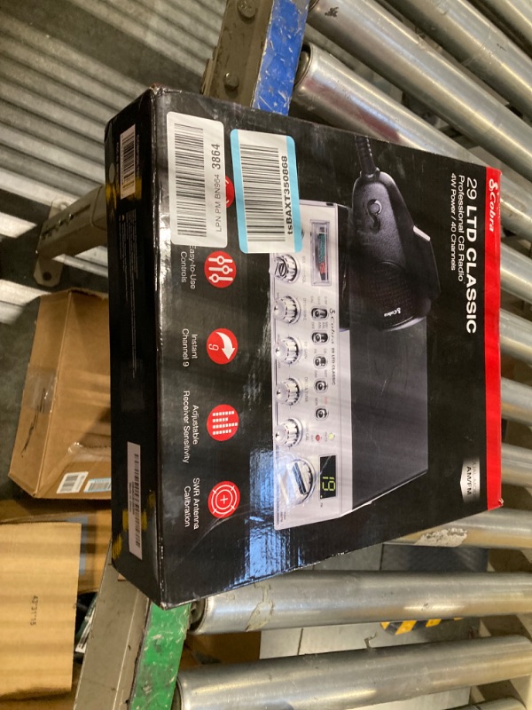Photo 1 of 29 LTD Classic AM/FM 40-Channel CB Radio