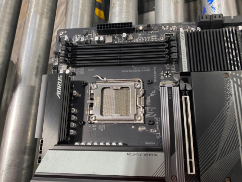 Photo 5 of GIGABYTE B650 AORUS ELITE AX V2 (AM5/ LGA 1718/ AMD/ B650/ ATX/ 5-Year Warranty/ DDR5/ Triple M.2/ PCIe 5.0/ USB 3.2 Gen2X2 Type-C/WiFi 6E/ 2.5GbE LAN/Q-Flash Plus/EZ-Latch/Motherboard)