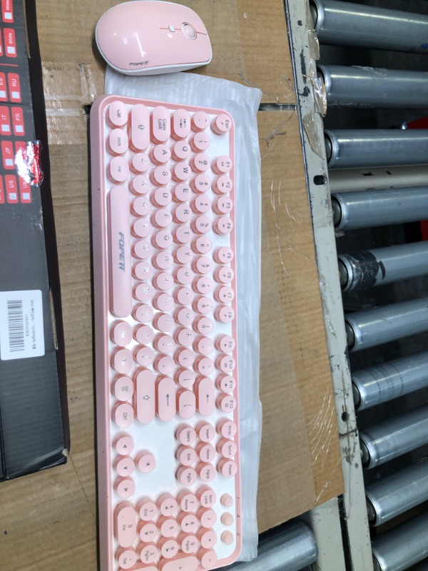 Photo 3 of *** MAJOR DAMAGED***
FOPETT Keyboard and Mouse Sets Wireless, Reliable 2.4 GHz Connectivity for PC,Laptop,Smart TV and More (Pink)
