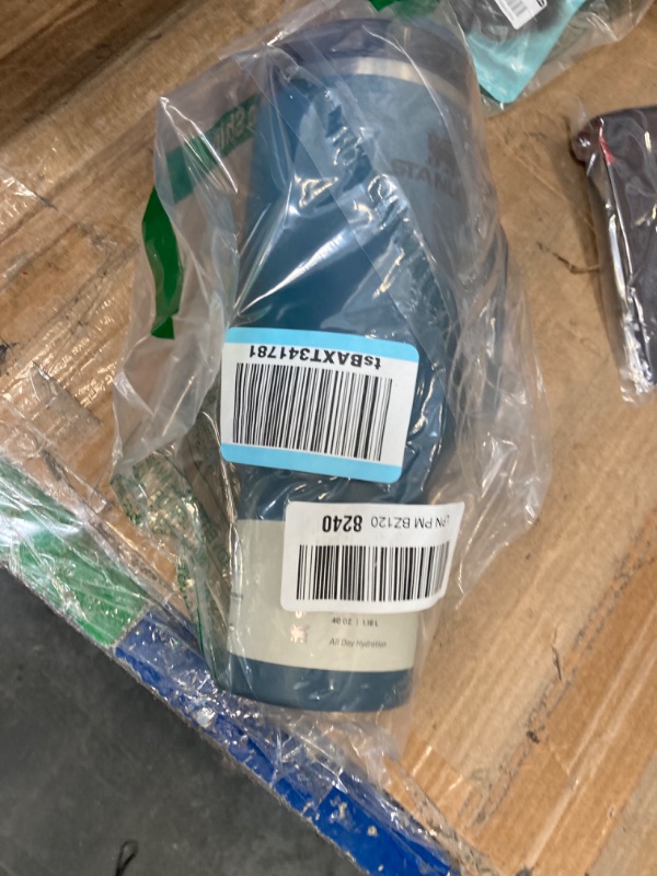 Photo 2 of ***missing straw***
***damaged handle... refer to photo***
Stanley Quencher H2.0 FlowState Stainless Steel Vacuum Insulated Tumbler with Lid and Straw for Water