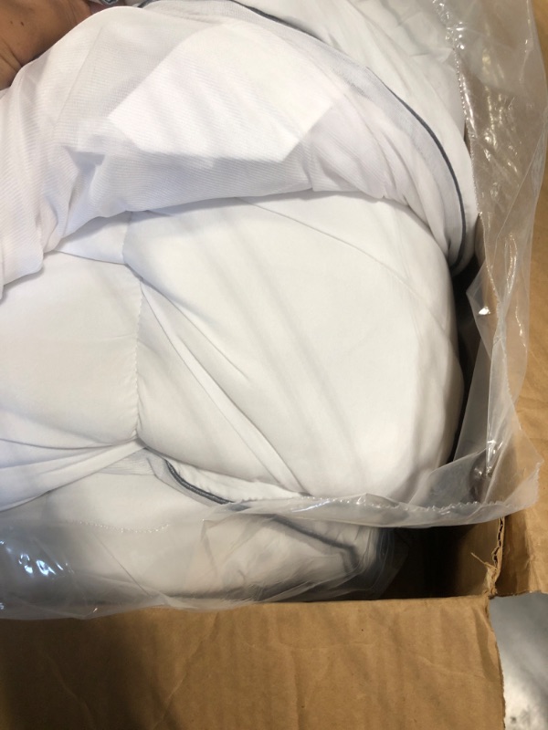 Photo 4 of ****USED**8NEED TO BE CLEANED** Mattress Pad King Size - Extra Thick Mattress Cover - Pillow Top Deep Pocket with Breathable 7D Spiral Fiber Filling Cooling Mattress Topper White King