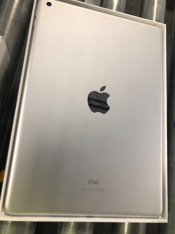 Photo 4 of Apple iPad (9th generation): with A13 Bionic chip, 10.2-inch Retina display, 64GB, Wi-Fi, 12MP front/8MP back camera, Touch ID, all-day battery life – Silver WiFi 64GB Silver Without AppleCare+