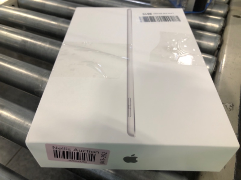 Photo 5 of Apple iPad (9th generation): with A13 Bionic chip, 10.2-inch Retina display, 64GB, Wi-Fi, 12MP front/8MP back camera, Touch ID, all-day battery life – Silver WiFi 64GB Silver Without AppleCare+