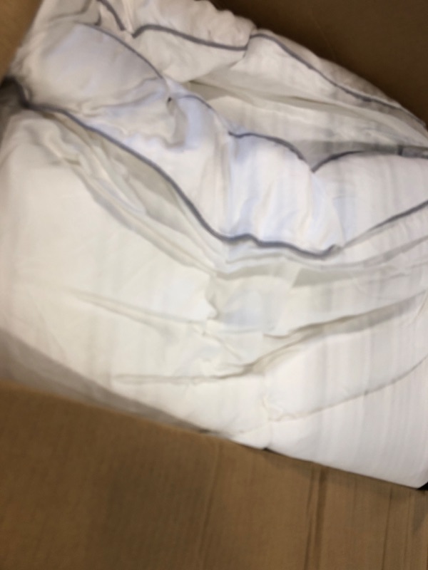 Photo 3 of **NEEDS CLEANED** **USED** Marine Moon Mattress Topper King, Cooling Plush Pillow Top, Extra Thick Hotel Quality Down Alternative Filled, Softest Fluffy Mattress Toppers for Back Pain King Classic - Square White