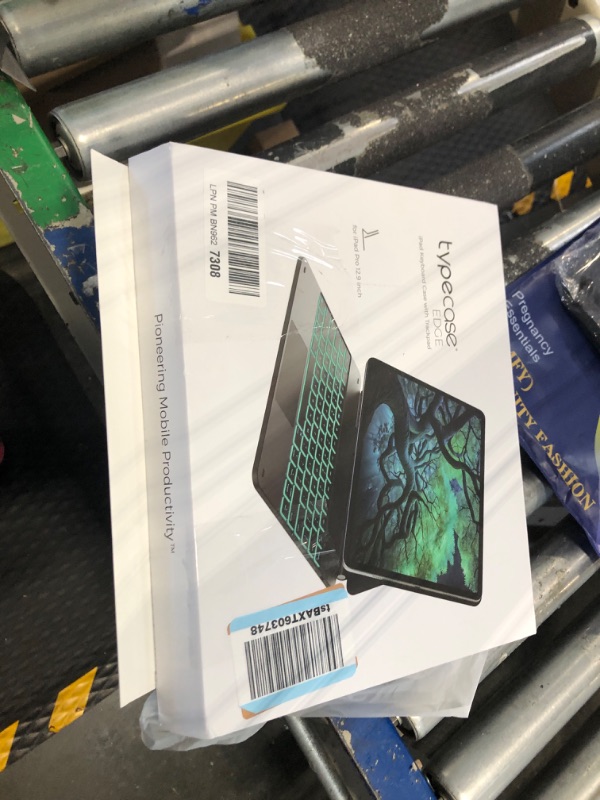 Photo 1 of ***NON FUNCTIONAL//SOLD AS PARTS*** 
typecase Keyboard Case for iPad Air 13 2024 and iPad Pro 12.9 (6th, 5th, 4th, 3rd Gen),Magic Keyboard for iPad Pro 12.9, Easy-Set Magnetic Stand, Multi-Touch Trackpad, 11 Colors Backlight,Rose Gold