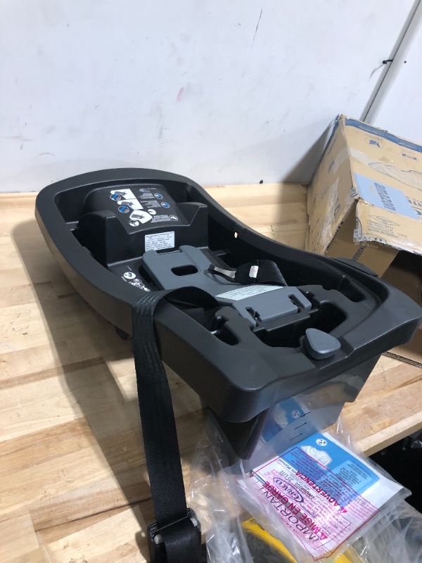 Photo 3 of Graco SnugRide Lite Infant Car Seat Base Base Black