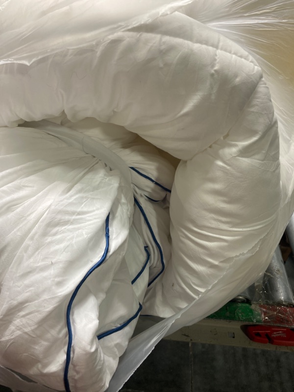 Photo 3 of ****USED** QUEEN ROSE Mattress Topper Queen, Pillow Top Extra Thick Mattress Bed Cover Topper, Soft Baffle Box Overfilled Down Alternative for Back Pain, 4 Corner Straps, White Queen Air - White