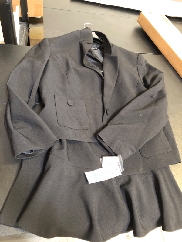 Photo 2 of Le Suit Crepe Button-Front Flounce Skirt Suit, Regular and Petite Sizes --- SIZE 16P