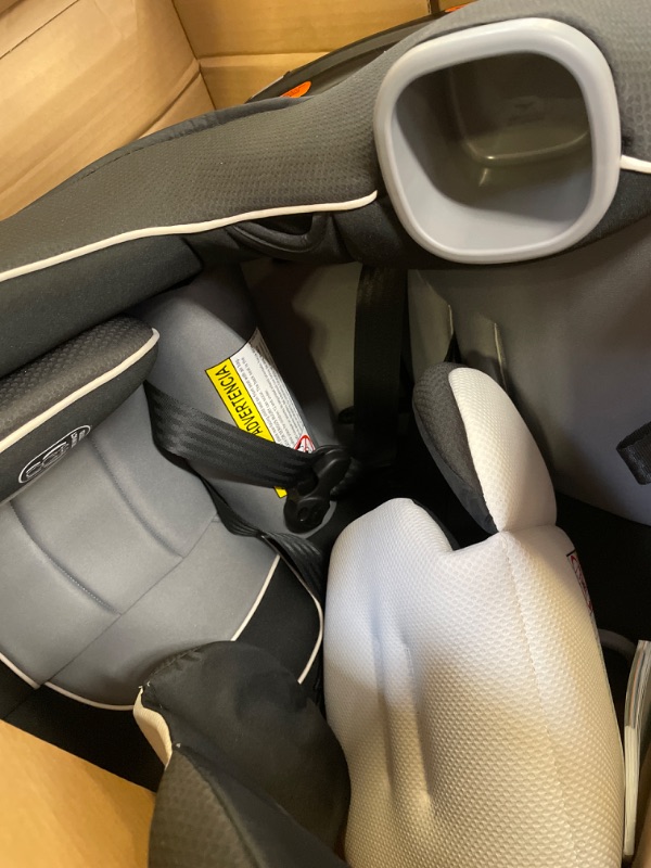Photo 2 of Graco Extend2Fit Convertible Car Seat, Gotham
