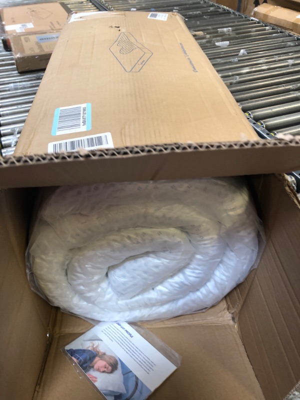 Photo 2 of subrtex 3 Inch Gel-Infused Memory Foam Mattress Topper High Density Cooling Bed Topper Pad Removable Fitted Cover Ventilated Design (Queen)
