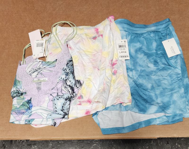 Photo 1 of SIZE L BUNDLE OF 3 PIECES WOMEN'S PJ'S MIX AND MATCH 