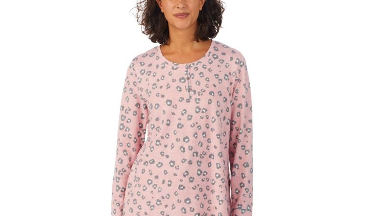 Photo 1 of SIZE M Cuddl Duds Women's. Brushed Sweater Knit Printed Long-Sleeve Pajamas TOP