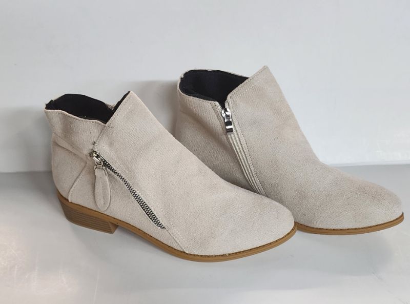 Photo 1 of SIZE 9 WOMEN'S ANKLE BOOTIES 
