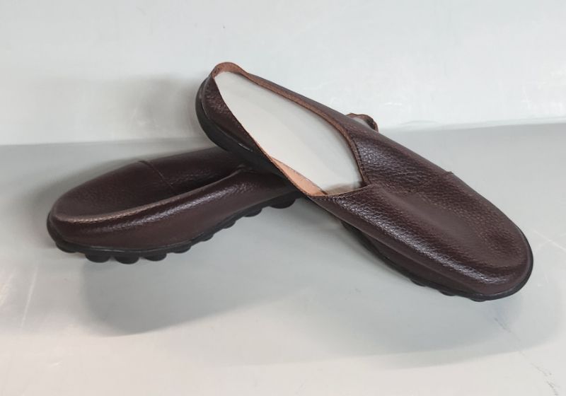 Photo 1 of SIZE 5 WOMEN'S CLOGS LIGHT WEIGHT SHOES