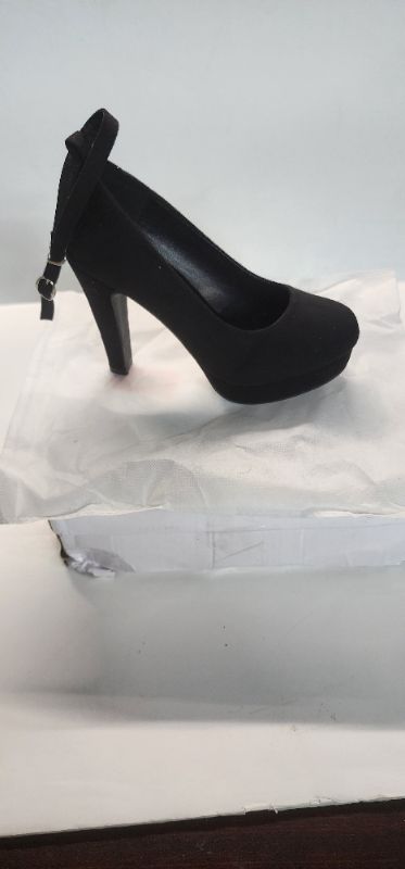 Photo 1 of SIZE 6.5 WOMEN'S HIGH HEEL
