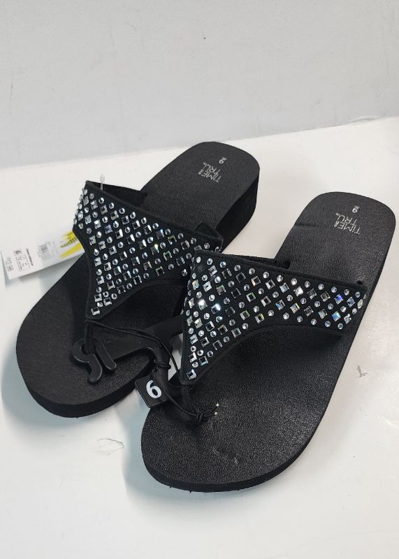 Photo 1 of SIZE 9 WOMEN'S FLIP FLOPS 