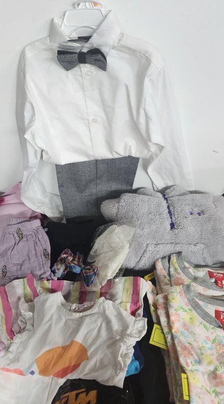 Photo 1 of BOX LOT OF 25 CLOTHING ITEMS ** FINAL SALE NO RETURN**CAJA CON VARIOS PRODUCTO DE ROPA **NO SE ACEPTAN DEVOLUCIONES** YOU WILL GET A BOX WITH 25 ASSORTED ITEMS, **LA CAJA TRAE 25 PRODUCTOS SURTIDOS ** KIDS CLOTHING**ROPA DE NINO