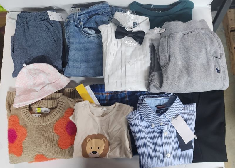 Photo 1 of BOX LOT OF 11 CLOTHING ITEMS ** FINAL SALE NO RETURN**CAJA CON VARIOS PRODUCTO DE ROPA **NO SE ACEPTAN DEVOLUCIONES** YOU WILL GET A BOX WITH 11 ASSORTED ITEMS, **LA CAJA TRAE 11 PRODUCTOS SURTIDOS **  KIDS CLOTHING**ROPA DE NINO