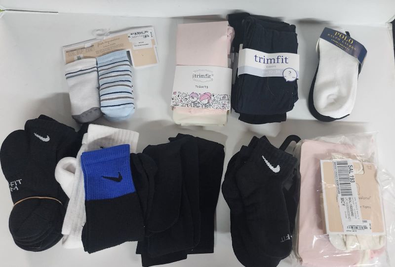 Photo 1 of BOX LOT OF 10 ASSORTED SOCKS ** FINAL SALE NO RETURN**CAJA CON VARIOS PRODUCTO DE ROPA **NO SE ACEPTAN DEVOLUCIONES** YOU WILL GET A BOX WITH 10 ASSORTED SOCKS, **LA CAJA TRAE 10 MEDIAS ** BOYS AND GIRLS ASSORTED SOCKS**MEDIA DE NINO Y NINA