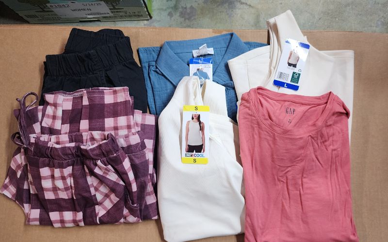 Photo 1 of NO RETURNS / FINAL SALE Lot of 6 pieces women's clothing/ New and used. All Sizes.