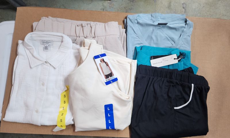 Photo 1 of NO RETURNS / FINAL SALE Lot of 6 pieces women's clothing/ New and used. All Sizes.