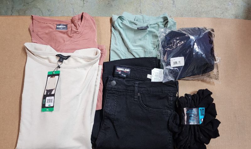 Photo 1 of NO RETURNS / FINAL SALE Lot of 6 pieces women's clothing/ New and used. All Sizes. 