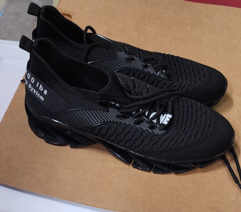 Photo 1 of Size 9.5/10 Men's Sport Shoes