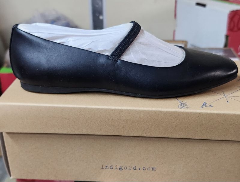 Photo 1 of Size 9 Women's Flat Shoes Black