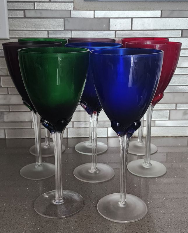 Photo 1 of SET of 8 Wine Glasses