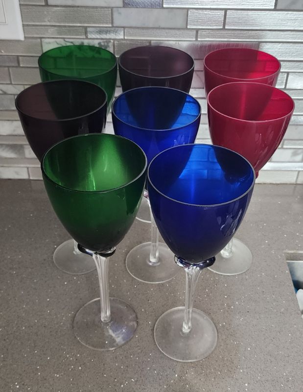 Photo 1 of SET of 8 Wine Glasses