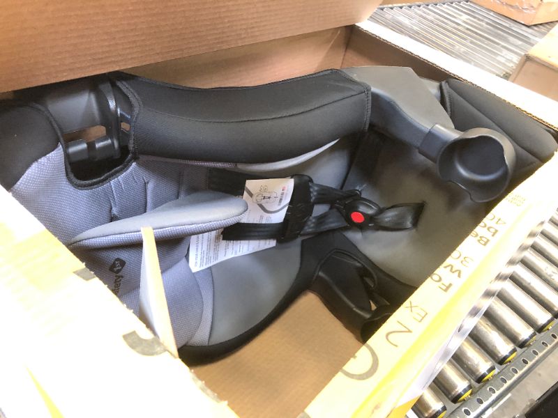 Photo 3 of Safety 1st Grand 2-in-1 Booster Car Seat, Extended Use: Forward-Facing with Harness, 30-65 pounds and Belt-Positioning Booster, 40-120 pounds, High Street