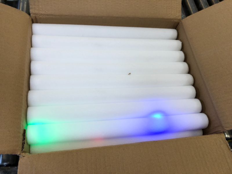 Photo 1 of 40 Pcs Giant 16 Inch Foam Glow Sticks Patriotic Party Supplies Favors 3 Modes Color Changing Led Light Sticks Glow Batons Glow In The Dark Accessory for Birthday Wedding Concert 4th of July Party
